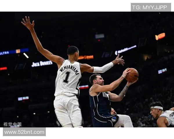 文班亚马场均20分10篮板3盖帽表现抢眼新秀奖项稳操胜券 文班亚马场均20分10篮板3盖帽表现抢眼新秀奖项稳操胜券