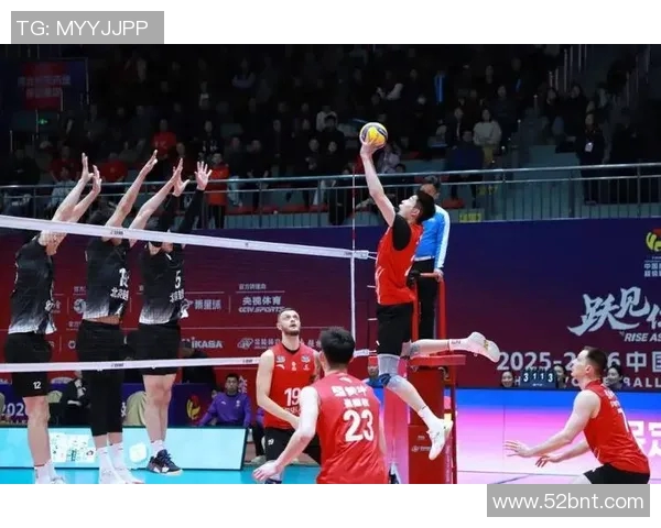 武汉排球队的力量揭秘：排球巨献背后的奋斗与荣耀