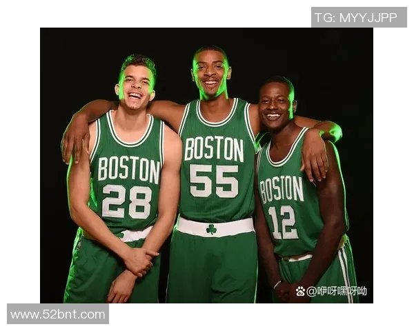 雷霆与凯尔特人激战正酣双方明星球员争夺胜利荣耀